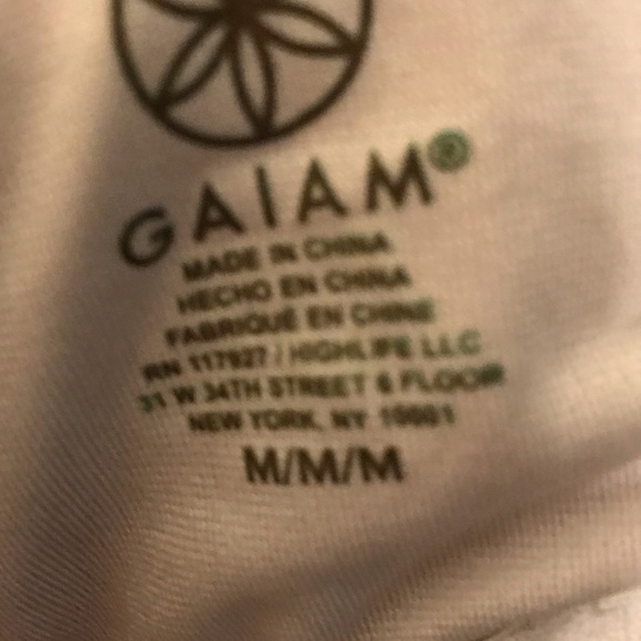 GAIAM strappy/ crisscrossed yoga tank.  Women’s size M. - Picture 4 of 5